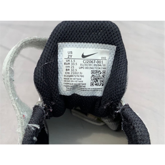 EUC NIKE KIDS SNEAKER, SIZE 2Y (youth) - Picture 4 of 5